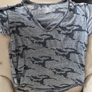 American Eagle short sleeve grey camo tee.